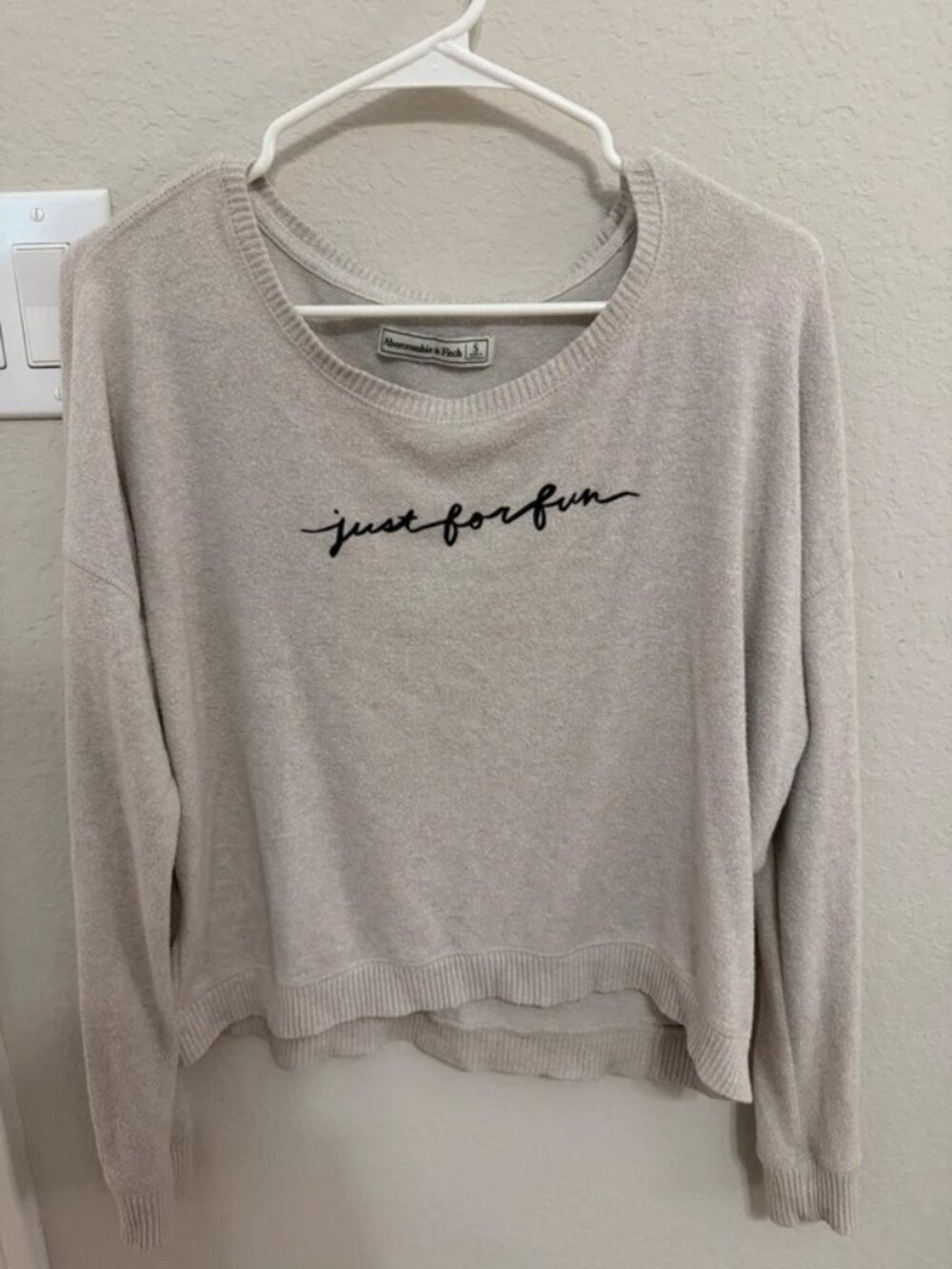 Beige Knit Crew Neck Sweater Women’s S